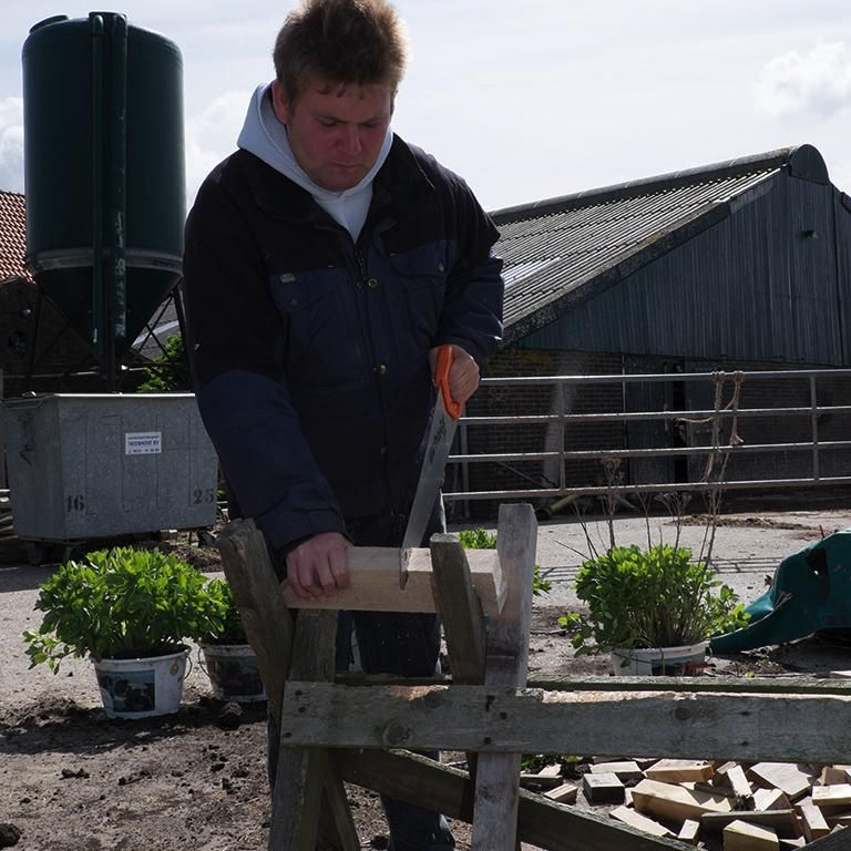 werkende man - Natuur Boerderij Plassendaal